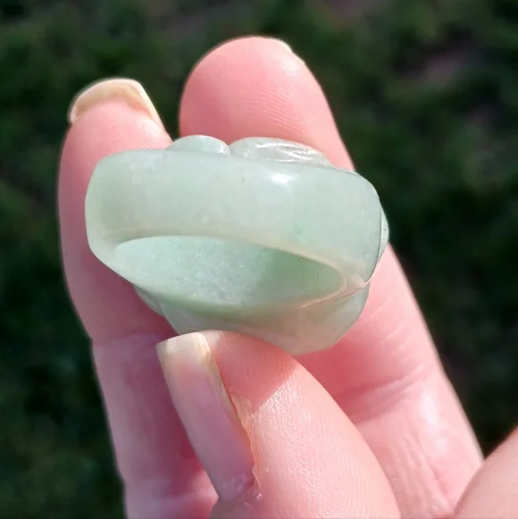 New Hand Carved Flower Green Aventurine Ring. - Picture 15 of 16